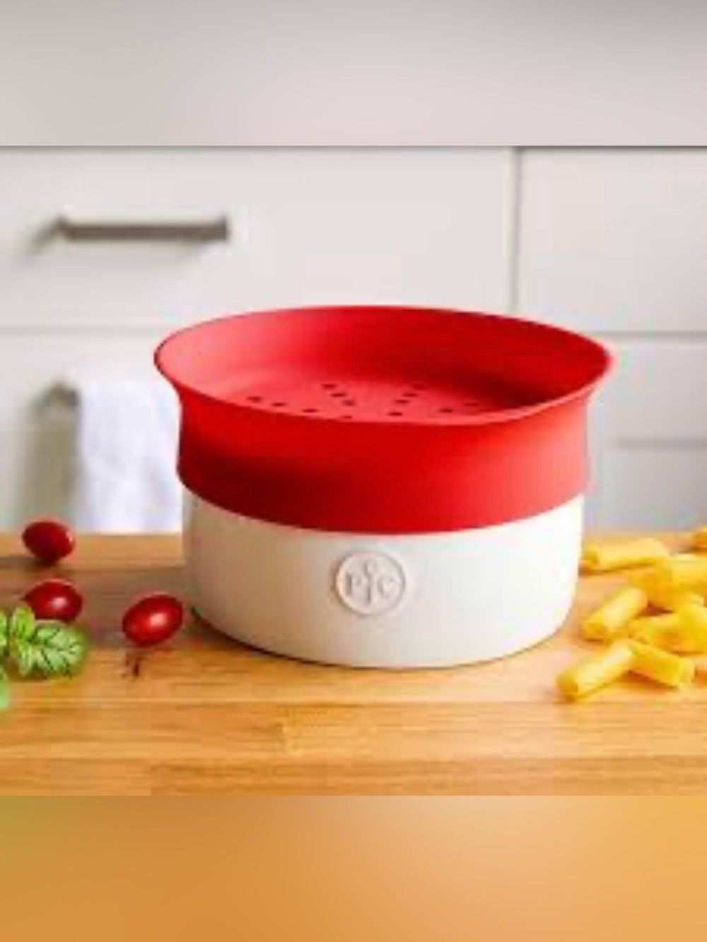 Pampered Chef Red and White Microwave Pasta Cooker with Straining Lid